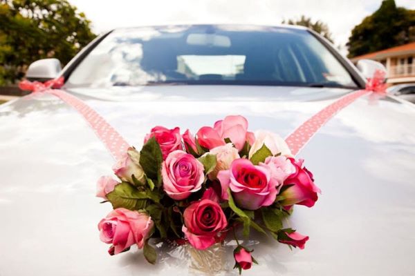 Hoa hồng trên xe cưới